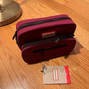 NWT: Hunter Nylon Camera Bag in Hayes Burgundy
